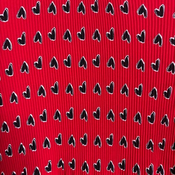 Rose & Olive Heart Print Bell Sleeve Pleated Blouse Size Small Red Black - Picture 2 of 7